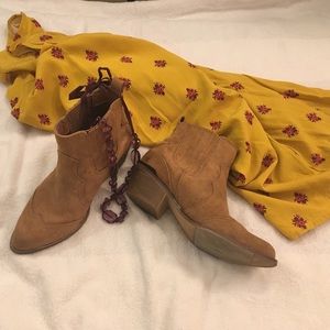 Mossimo - Women’s cowboy boots - size 6